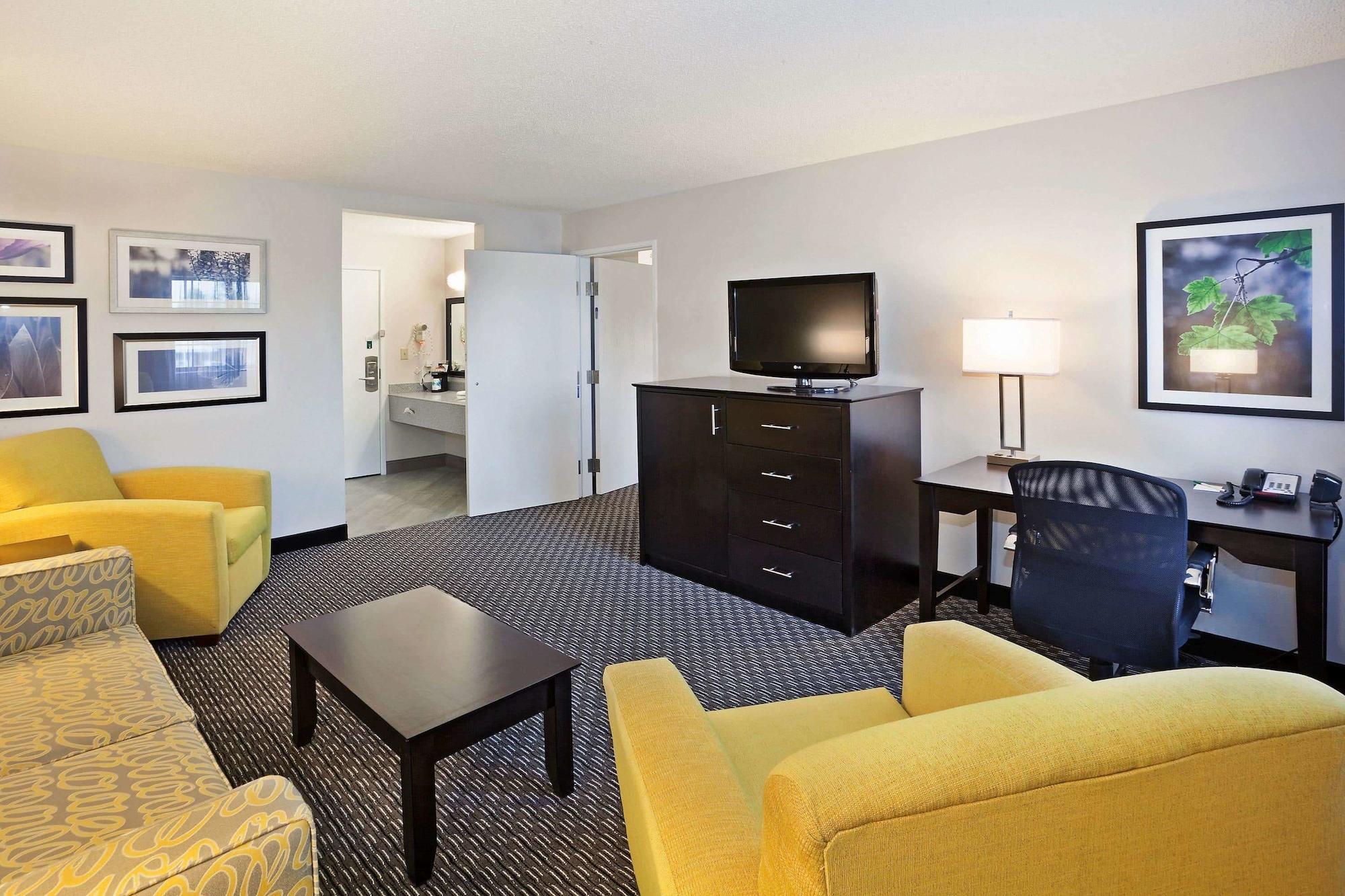 La Quinta By Wyndham Cleveland Macedonia Hotel Bagian luar foto