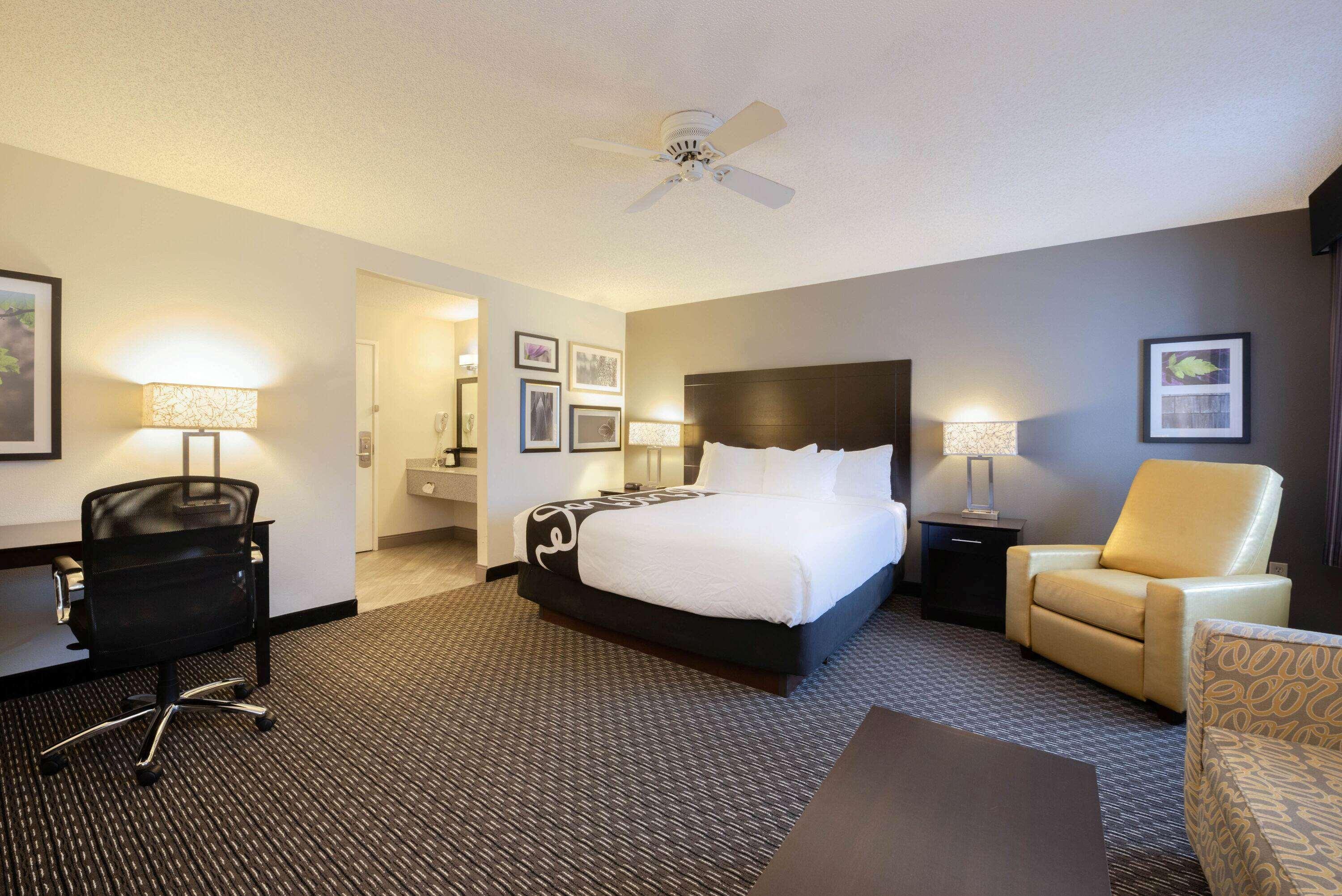 La Quinta By Wyndham Cleveland Macedonia Hotel Bagian luar foto