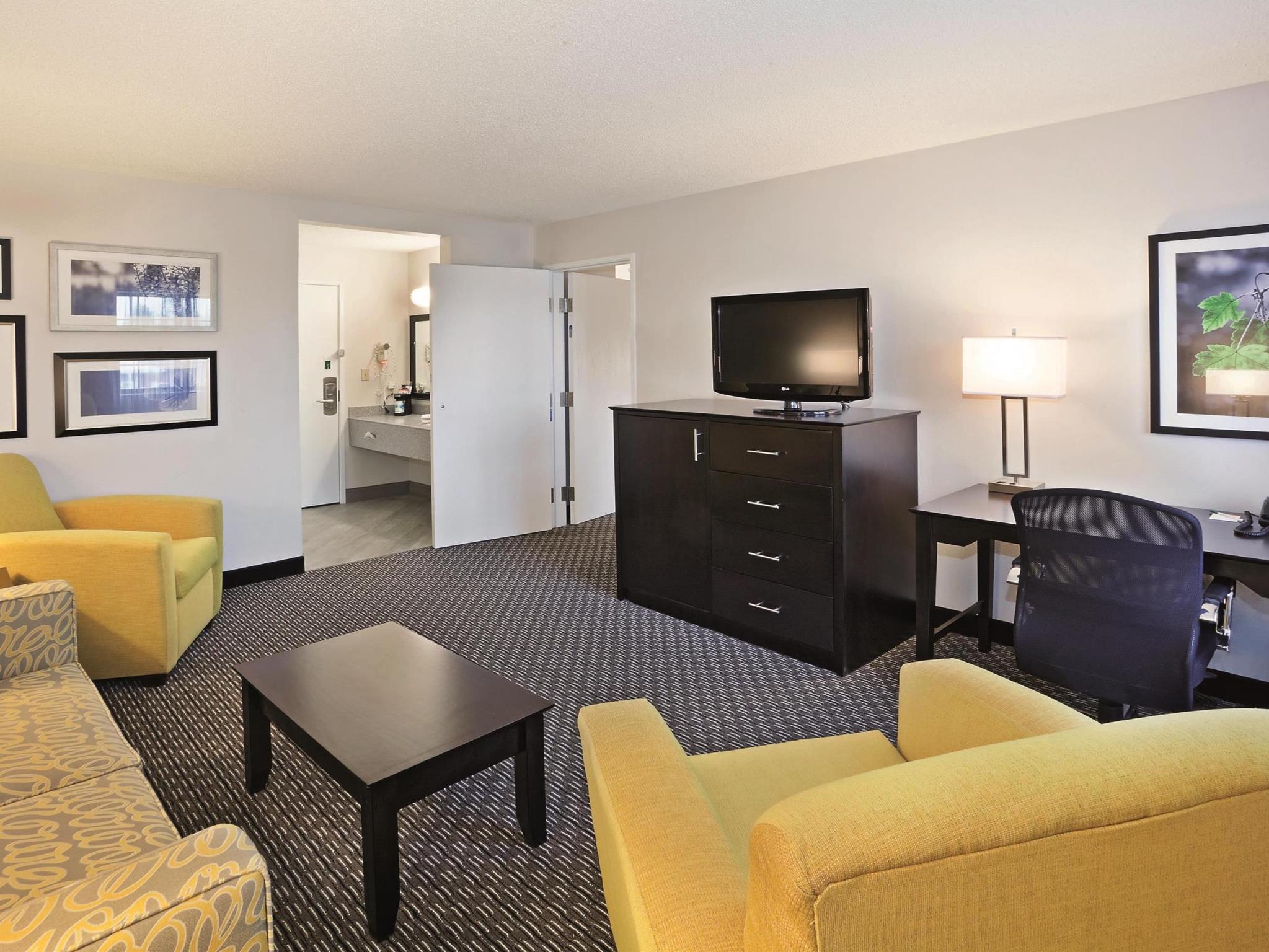 La Quinta By Wyndham Cleveland Macedonia Hotel Bagian luar foto