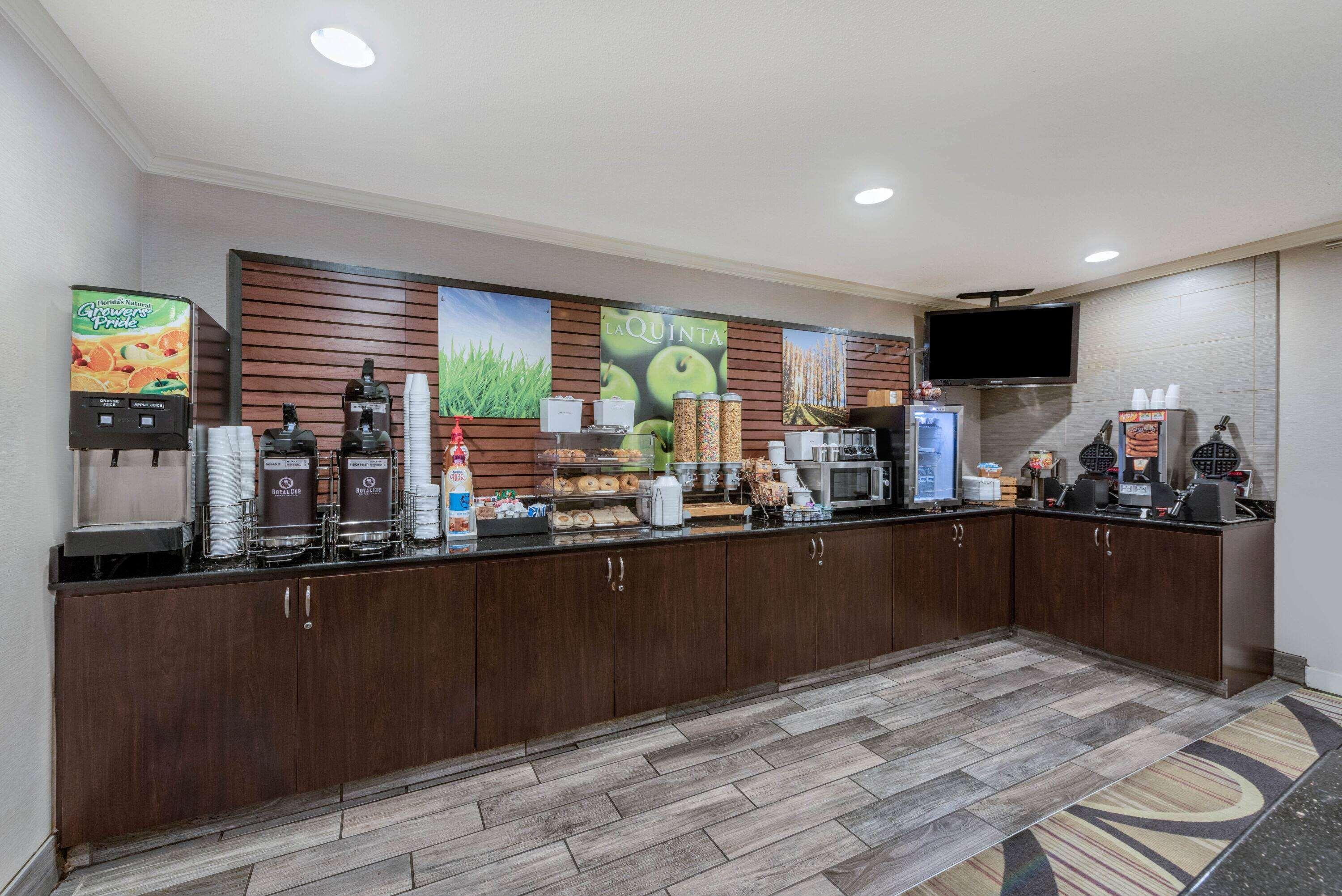 La Quinta By Wyndham Cleveland Macedonia Hotel Bagian luar foto
