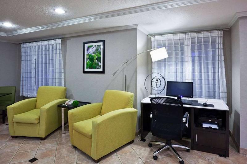 La Quinta By Wyndham Cleveland Macedonia Hotel Bagian luar foto